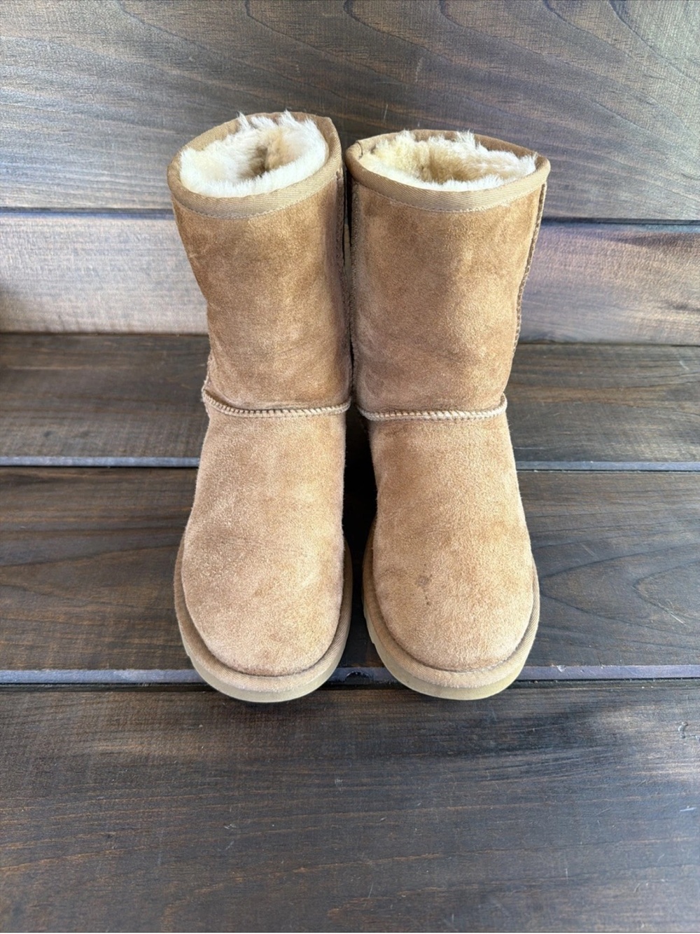 UGG Classic Short Chestnut Brown Suede Sheepskin Lined Boots Women Sz 8 Shearlin